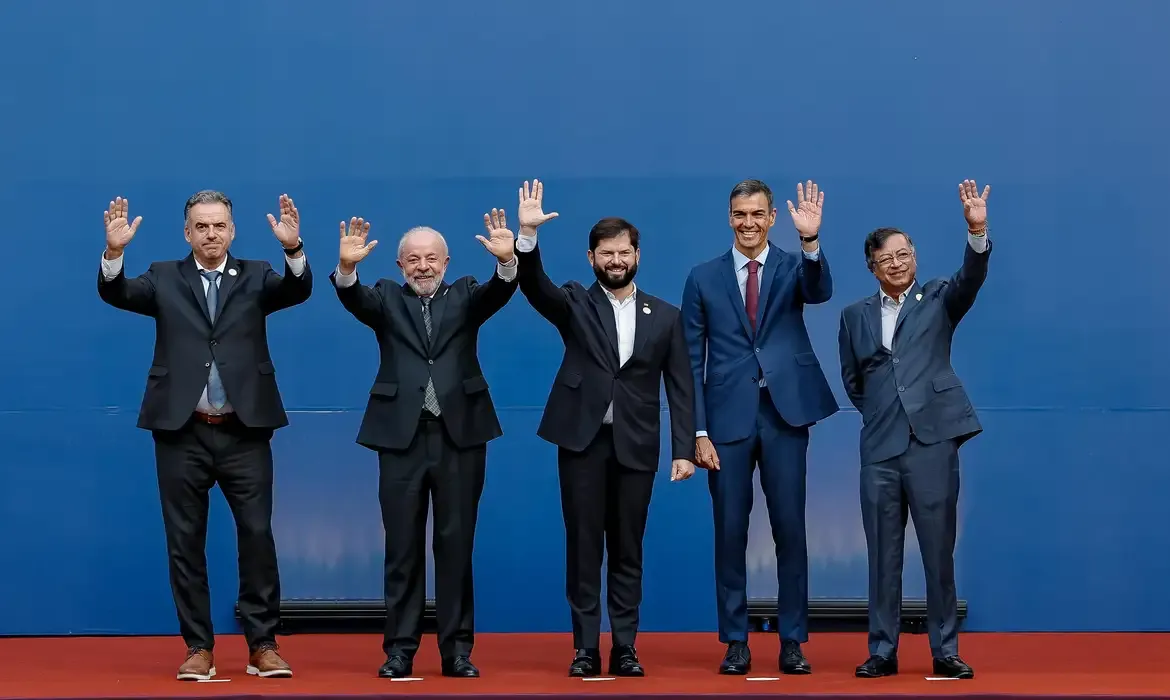 Brasil e mais 4 países defendem a democracia em encontro de alto nível no Chile