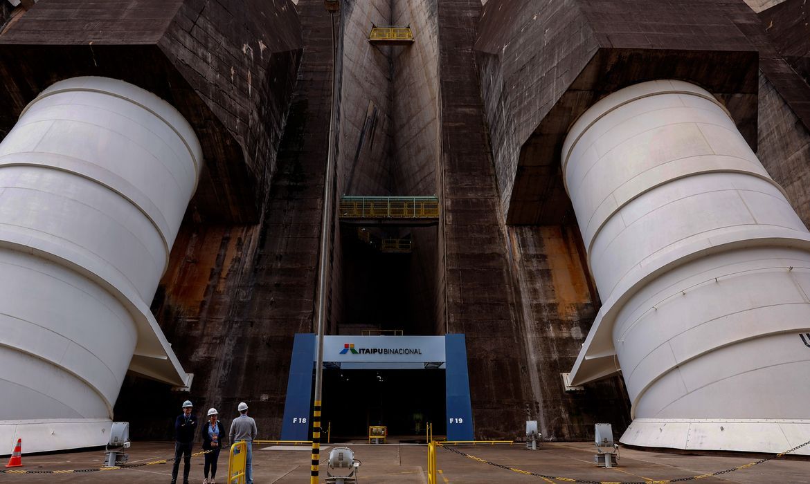Itaipu Avalia Construção de Novas Turbinas devido ao Crescimento do Consumo de IA no Paraguai