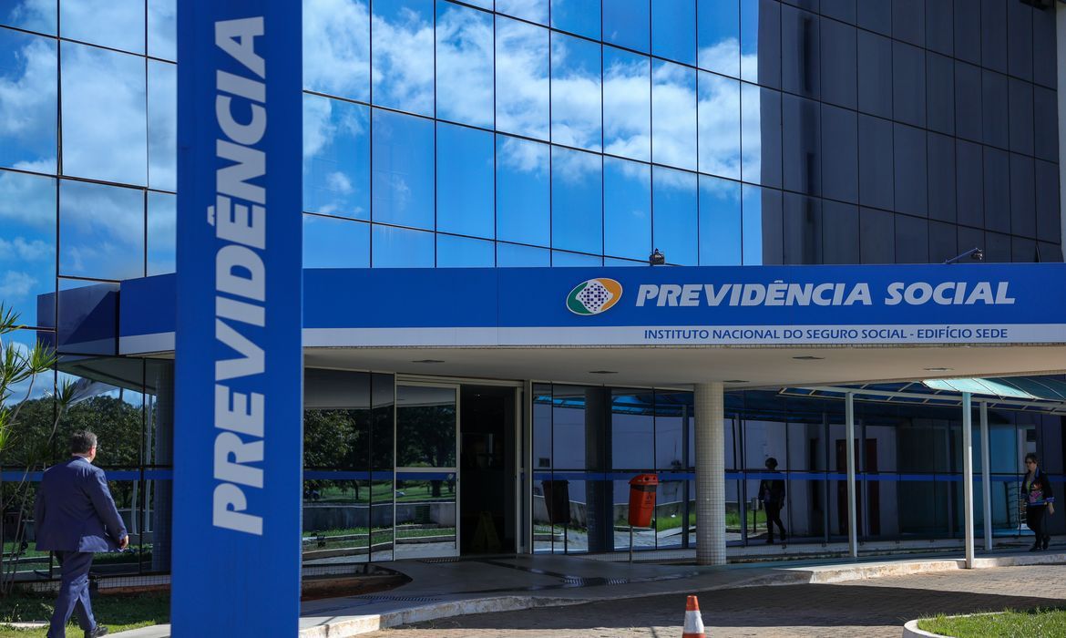 INSS: Mais de 714 mil Aposentados Já Aderiram ao Ressarcimento por Descontos Indevidos